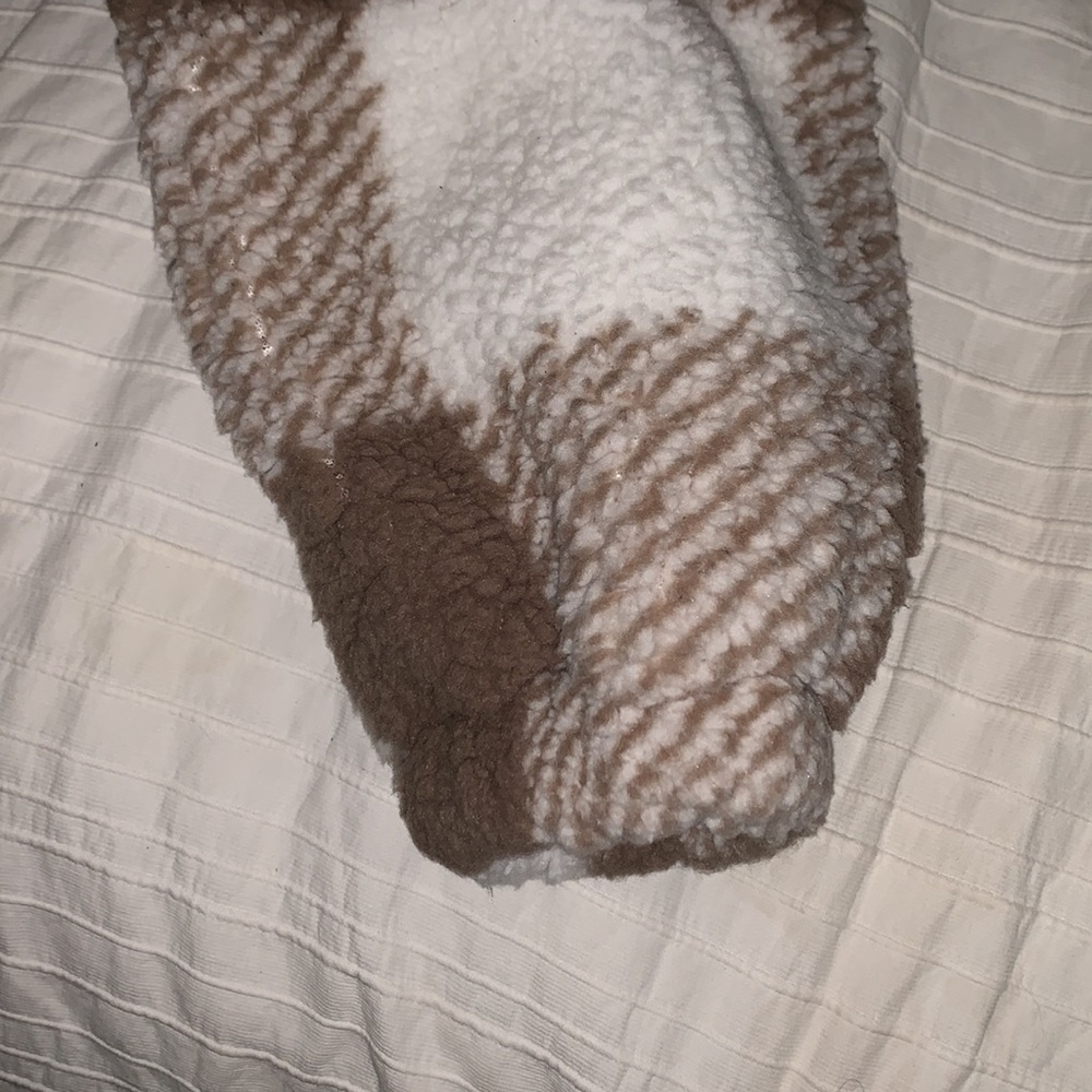 Fuzzy jacket - Picture 4 of 4